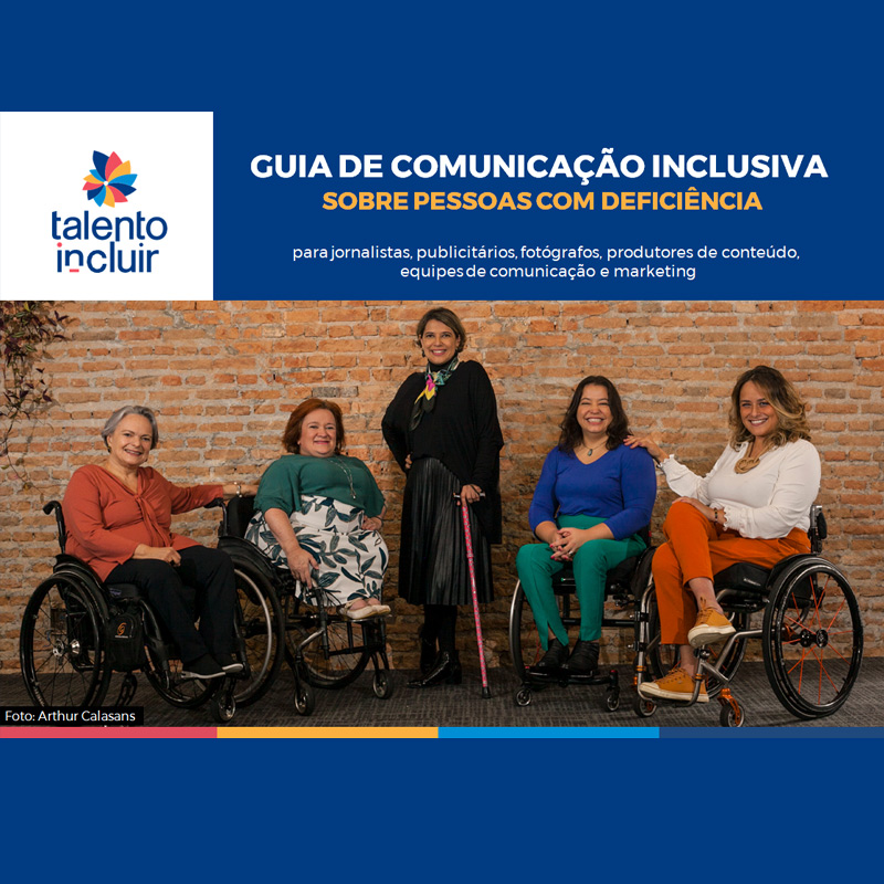 Capa da cartilha com foto da equipe da Talento Incluir. Em cima, logotipo e título sob fundo azul.