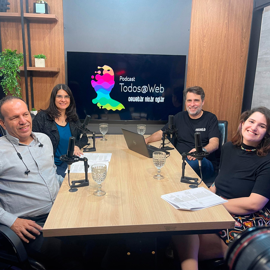 Sidney Tobias, Cláudia Martin, Reinaldo Ferraz e Sandyara Peres no estúdio de gravação do podcast.