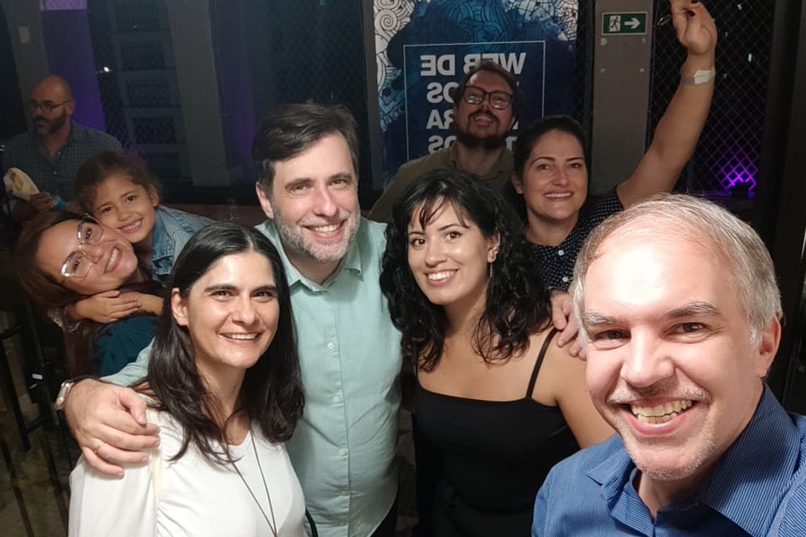 Cláudia Nascimento, Reinaldo Ferraz, Amanda Marques, Clécio Bachini (ao fundo) e Adriano Pereira em evento de celebração dos 9 anos do Ceweb.